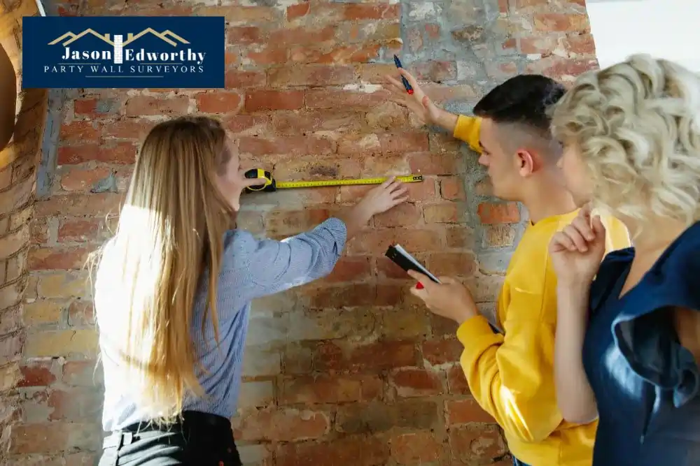 What are the responsibilities of a party wall surveyor Stroud?